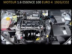 FORD FOCUS AUTOMATIQUE 1.6 ESSENCE GHIA GARANTIE 1 AN CTOK 2999€